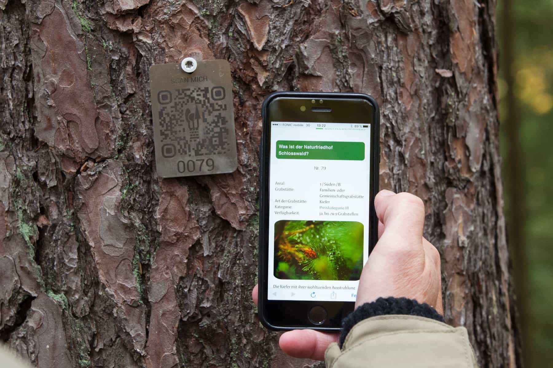 Naturfriiedhof Schlosswald: Abfrage eines QR-Codes mit dem Handy
